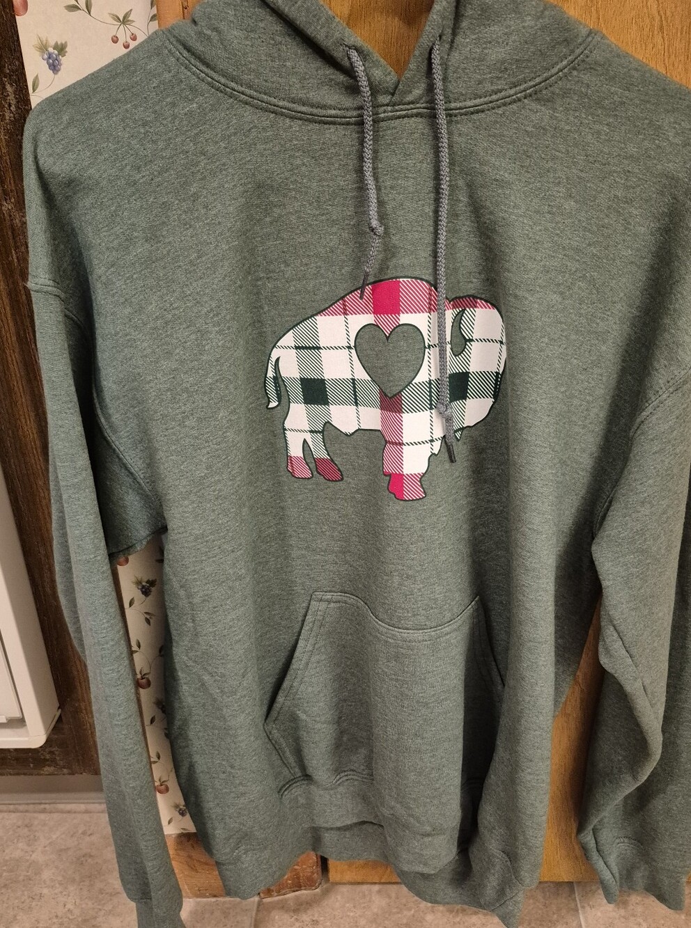 Green Hoodie with Plaid Buffalo Heart Graphic. SIZE MEDIUM. NEW W/O TAGS